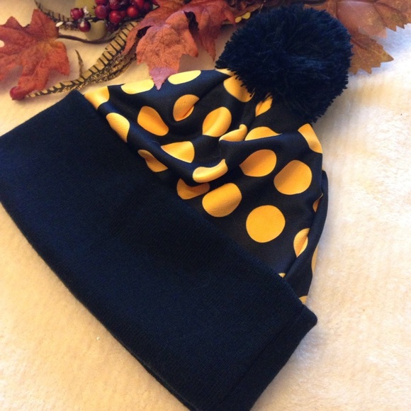 Polka dot Pom Pom beanie F4 - Picture 1 of 2